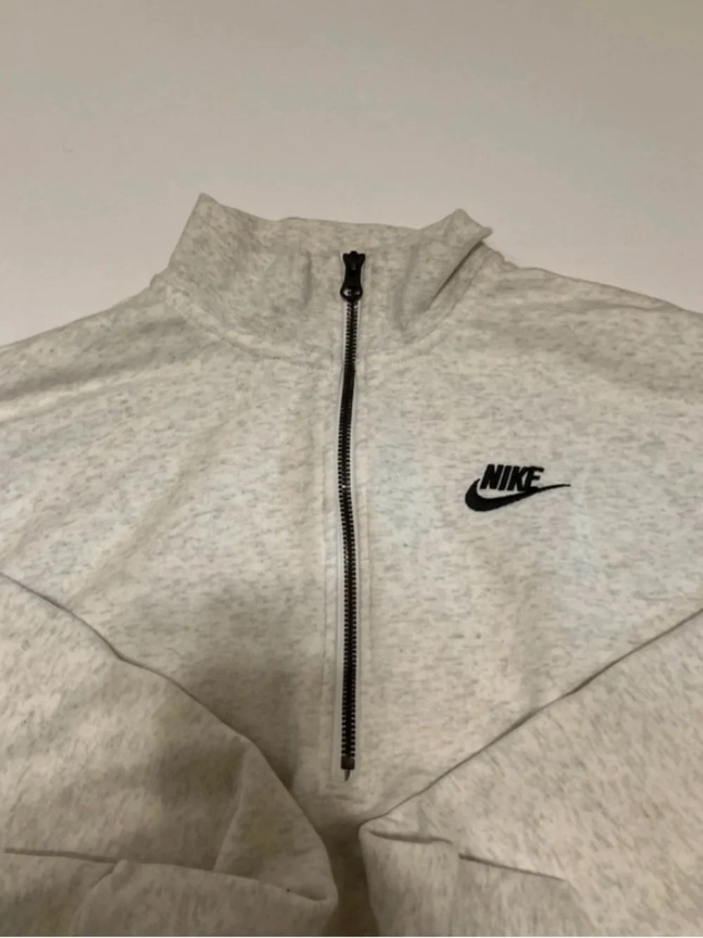 Nike Woman’s  Heather Light Gray Half-Zip Pullover Size Small